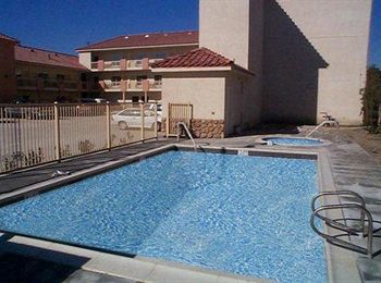 Mid & Hotel Pico Rivera