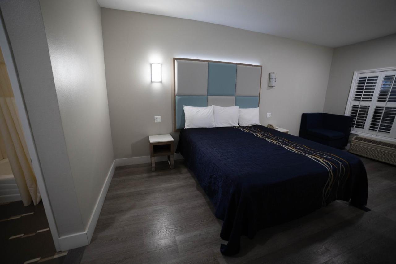 Mid & Hotel Pico Rivera