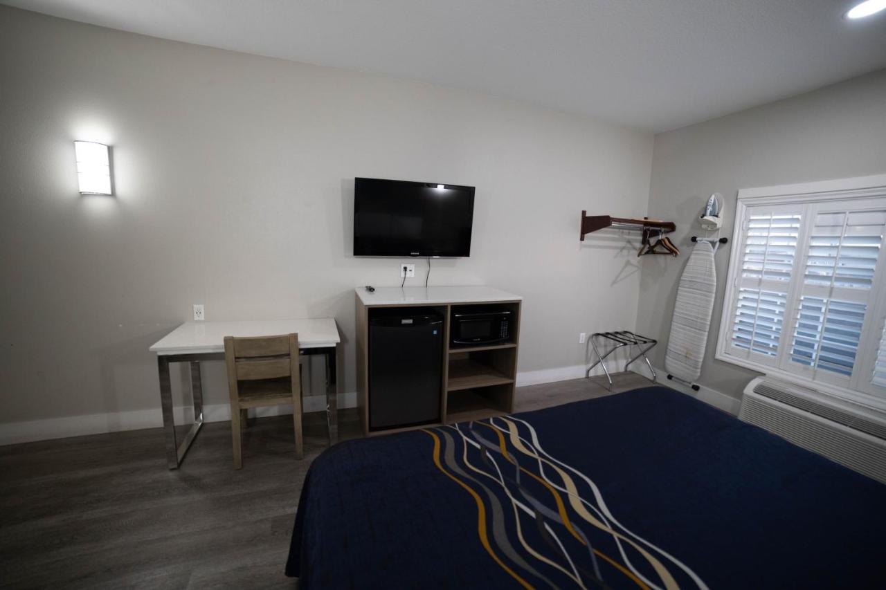 Mid & 3* Pico Rivera