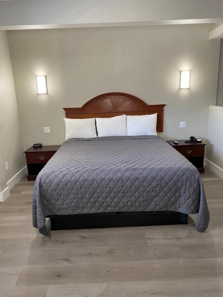 Hotel Mid &