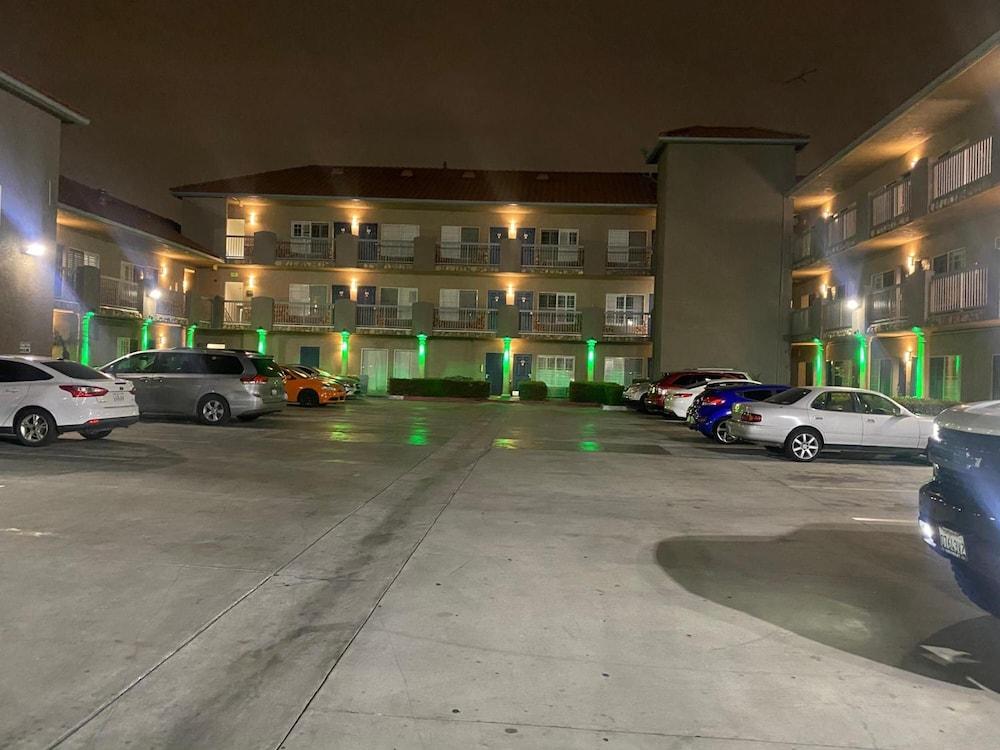 Mid & 3* Pico Rivera