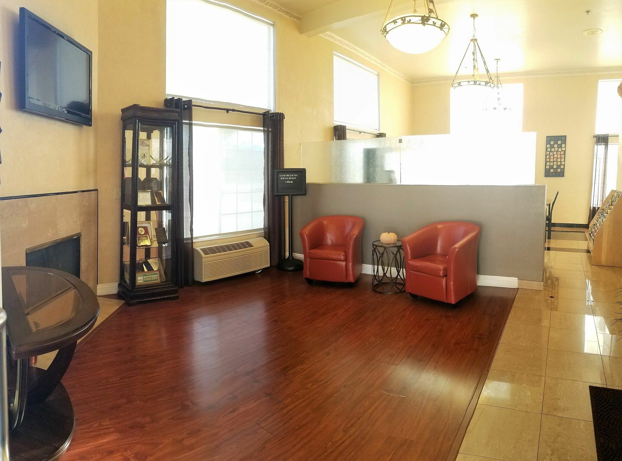 Mid & Hotel Pico Rivera