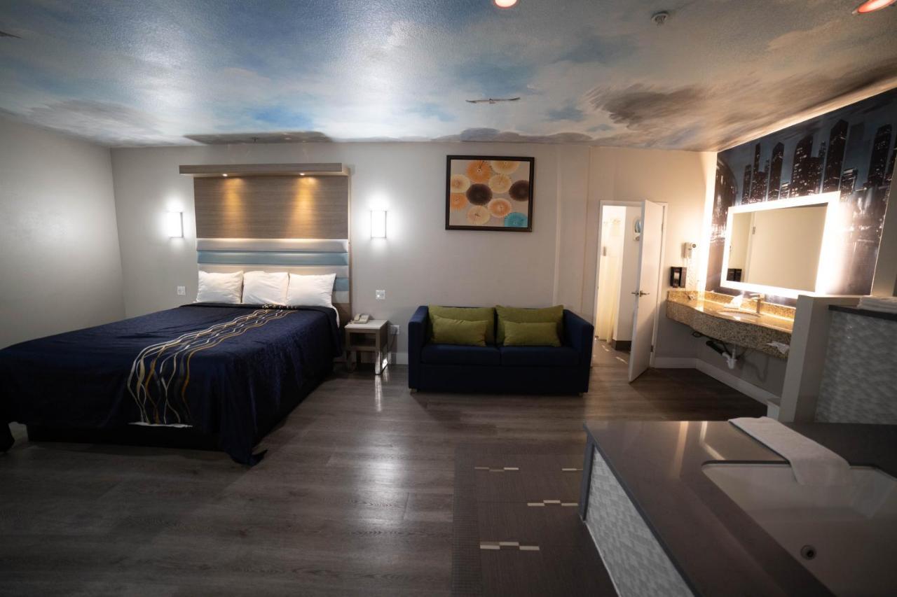 Mid & Hotel Pico Rivera